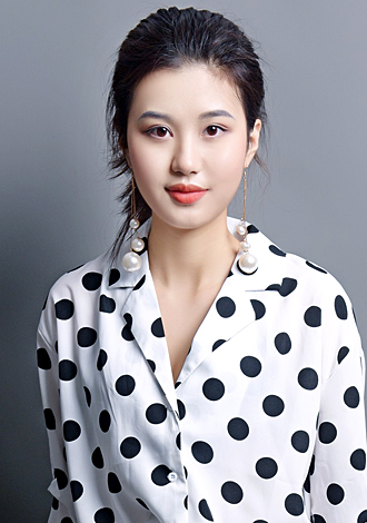 Gorgeous profiles pictures: Yue from Wuhan, member Eastern Asian American 
